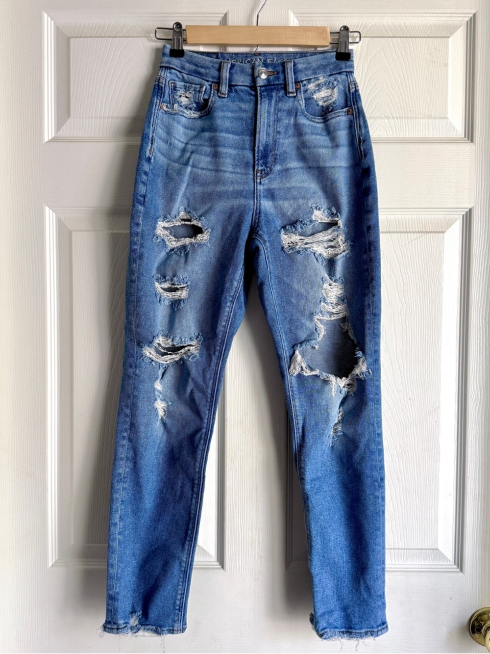 ‘American Eagle’ High Waist Distressed Jeans size 00